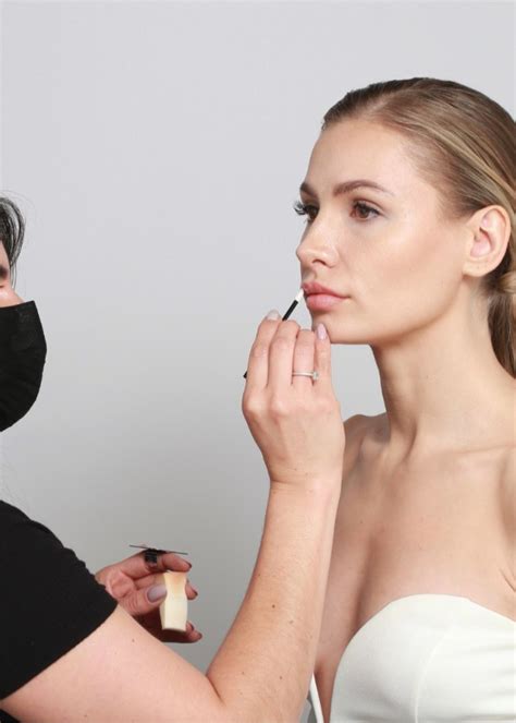 How to ensure your bridal artistry—hair & makeup—remains flawless, elegant all day?