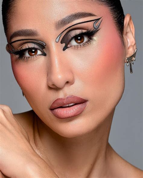 These 20 Unique Makeup Looks Are Worth The Hype