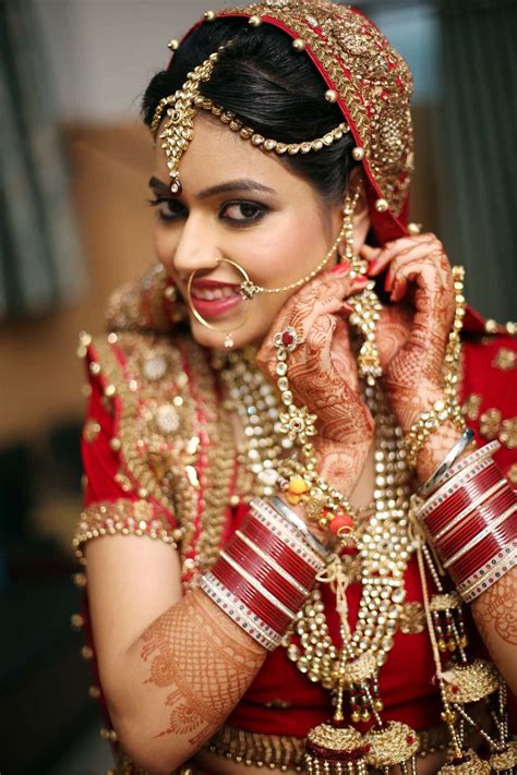Download Indian Bride Putting Dangles Picture | Wallpapers.com