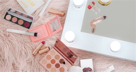 Top 5 Benefits of a Makeup Mirror for a Perfect Look - The Frisky