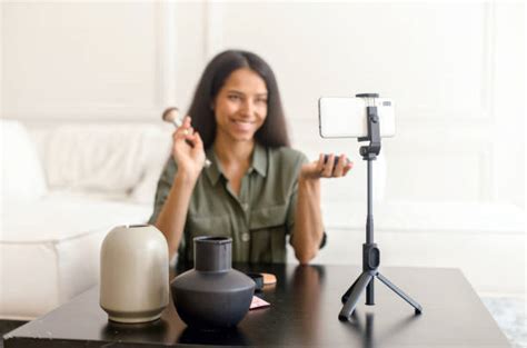 1,500+ Watching Makeup Tutorial Stock Photos, Pictures &amp; Royalty-Free ...