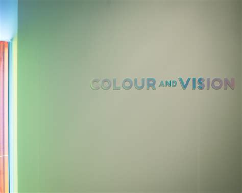 What visual strategies elevate an elegant beauty blog’s artistry & boost engagement?