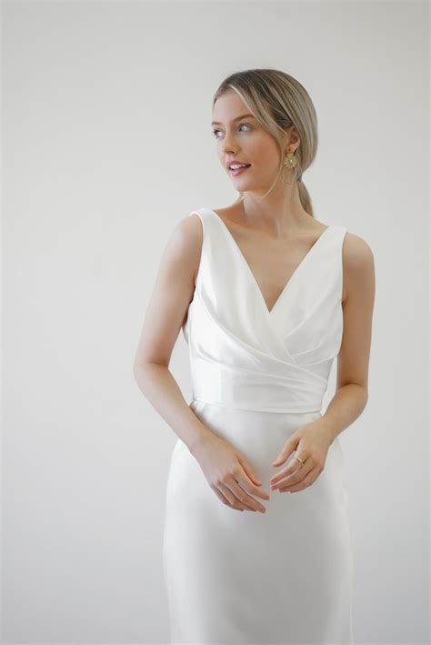 How to define true elegance in a bridal look that enhances unique artistry?