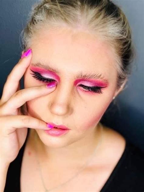 How to authentically showcase advanced artistry in accessible beauty tutorials?