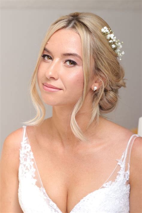 What are the secrets to flawless, photo-ready bridal makeup for lasting elegance?