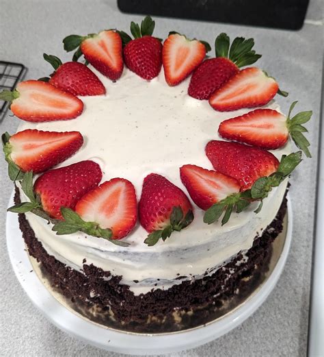 Best prompts for reviews detailing product artistry, elegance, and tactile quality?