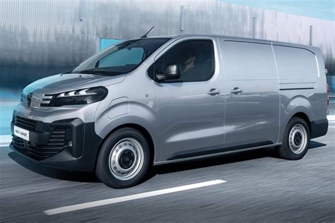 What expert techniques define truly elegant, long-lasting bridal makeup artistry?