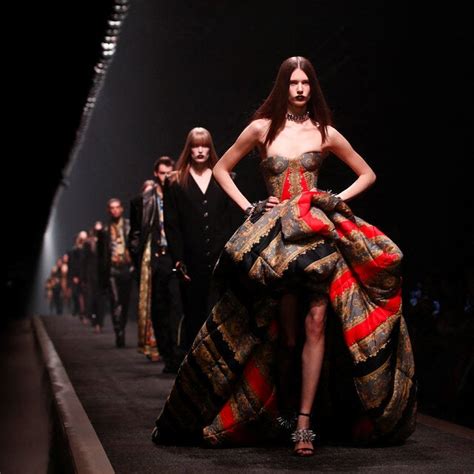 Fashion - Page 2 - The New York Times International