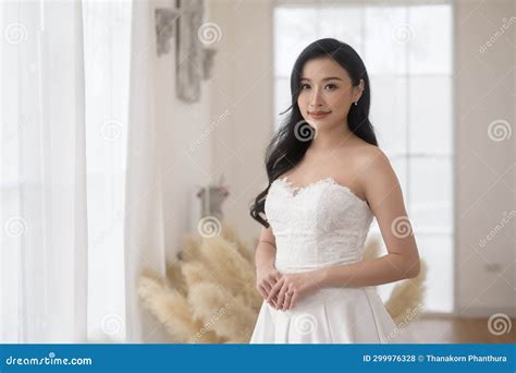 Portrait of Beautiful Bride with Makeup and Hairstyle in Elegant ...