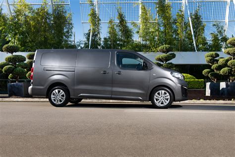 Peugeot Expert Premium long wheel base Van 2022 review | Ute and Van Guide