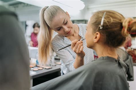 Discover The Art Of Beauty Makeup: Join Our Beauty Essentials Makeup ...