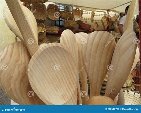 Prompts for refined, visually-rich reviews of artisan creations?