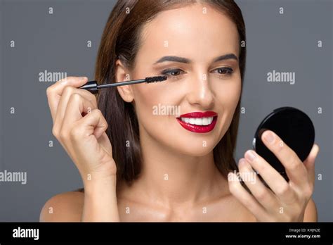 young woman applying makeup Stock Photo - Alamy