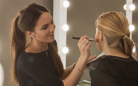 How do workshops refine elegant artistry for personalized, flattering makeup results?