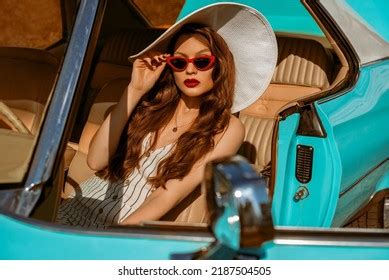 Fashion Portrait Confident Elegant Luxury Woman Stock Photo 2187504505 ...