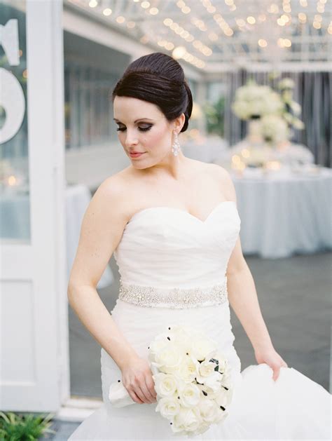 How to ensure bridal makeup endures elegantly from ceremony to reception photos?