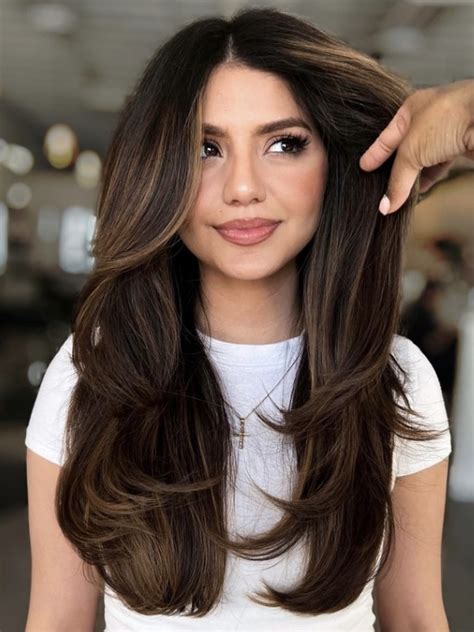 40 Best Haircuts with Face-Framing Layers for a Flattering Look - Your ...