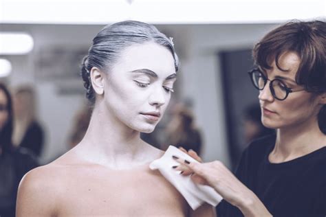 What detailed visual steps truly elevate complex makeup artistry in ‘Elegance Defined’ blog tutorials?