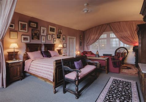 How to practice tutorial techniques for refined, personalized artistry application?