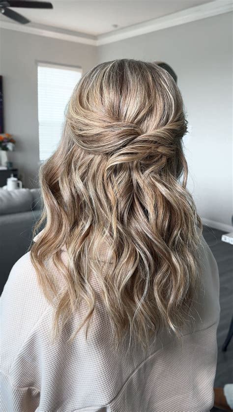 How does artistry ensure bridal makeup’s flawless, long-lasting elegance?