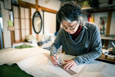 Beyond basic tutorials, how do advanced workshops ensure elegant, customized skill mastery?