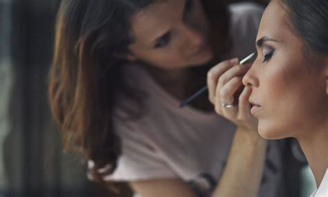 Professional Makeup Artist Training Course-John Academy