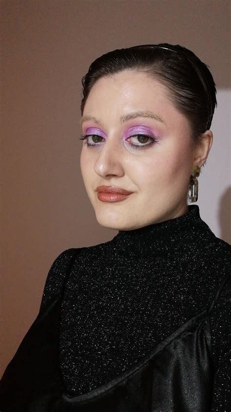 Mastering elegant precision: What workshop tips refine intricate makeup applications?