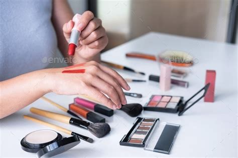 How can elegant visual storytelling enhance engagement on artistry beauty blog tutorials?