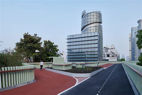 024-dongchang-elevated-passage-by-atelier-z.jpg (1700×1133)图片_塔台桥栈道栏杆图片 ...