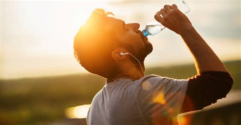 Tips for staying hydrated this summer | UPMC Health Plan