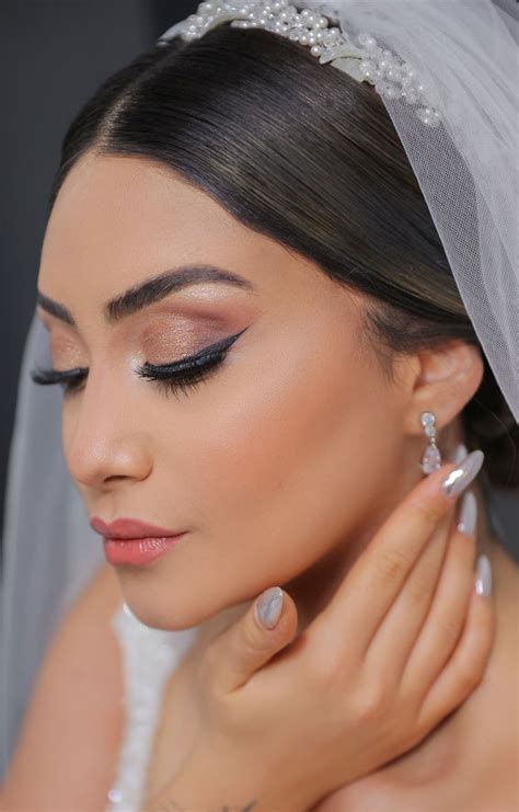 32 Bridal Makeup Ideas for a Radiant Look : Glam Bridal with Soft ...