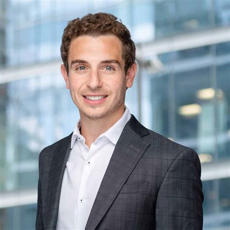 Toronto Headshots | Professional Portraits for LinkedIn &amp; More