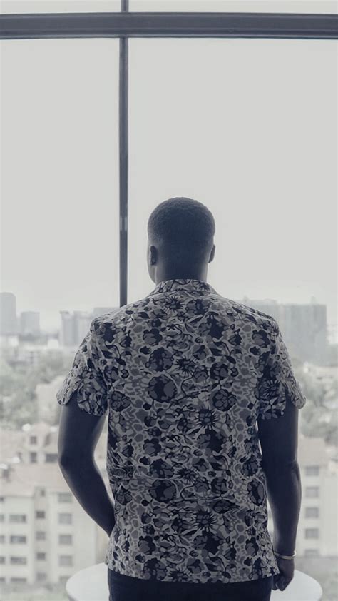 Choosing bridal accessories: How to enhance gown artistry without overpowering?