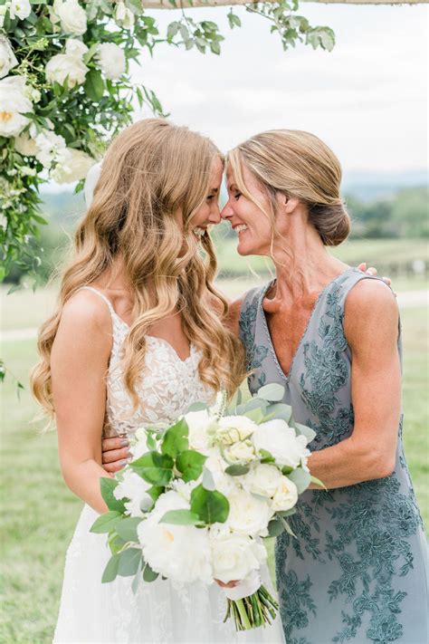 How to Dress as a Modern Mother of the Bride: Style Tips