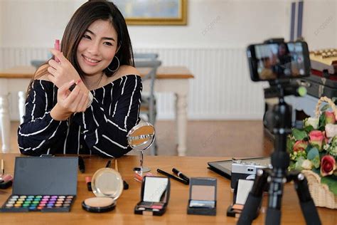 Live Cosmetic Makeup Tutorial Broadcasted By A Beauty Blogger On Social ...