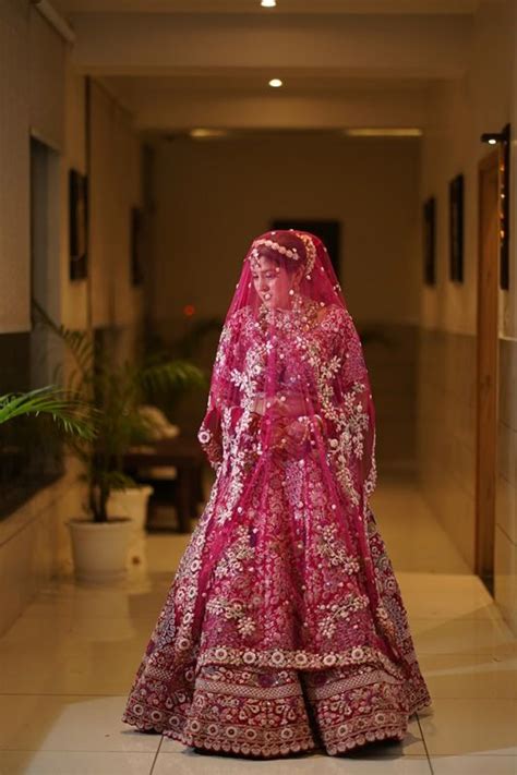 How to achieve a flawless, enduring bridal makeup look for timeless elegance?