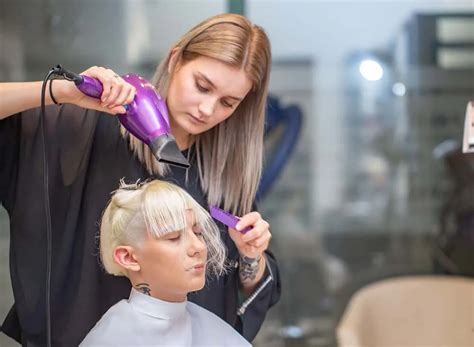 7 Tips for An Effective Hair Consultation to Make Your Clients Happy