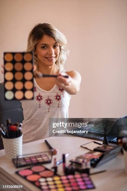 Makeup Consultation Photos and Premium High Res Pictures - Getty Images