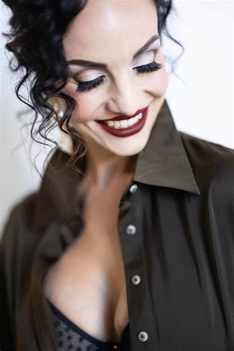 How to Create Natural Light Beauty Portraits