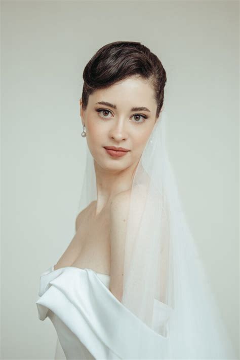 How to achieve bridal artistry & enduring elegance for photo-perfect moments?