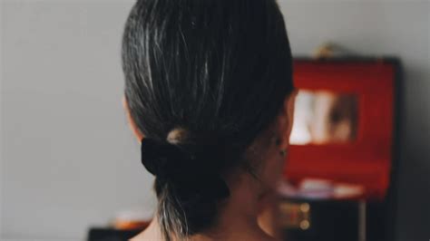 What workshop techniques refine my unique features for enduring elegance in makeup artistry?