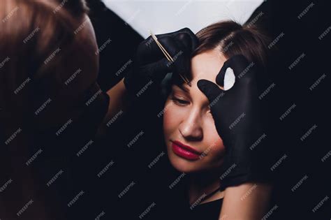 How do workshops ensure personalized elegance for unique facial features?