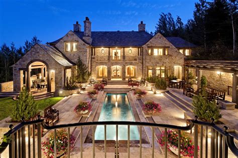 Luxury Homes and Amenities