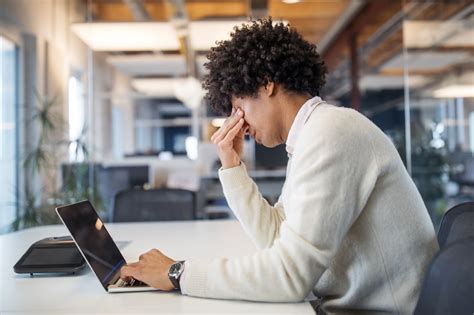 16 Ways to Stop Feeling Overwhelmed at Work (Infographic)