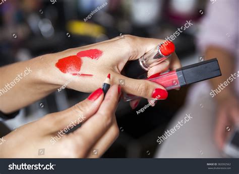 10,194 Makeup Demonstration Images, Stock Photos, and Vectors ...