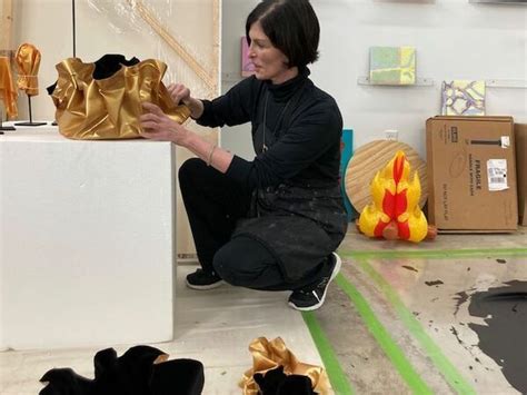 How to curate a portfolio for maximum visual impact, reflecting enhanced artistry & elegance?