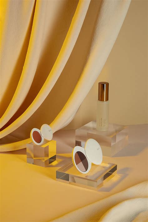 Shan Benson | Cosmetic, skincare, beauty product photography