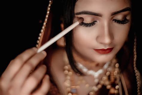 How To Get Makeup Clients? - Homey Gears