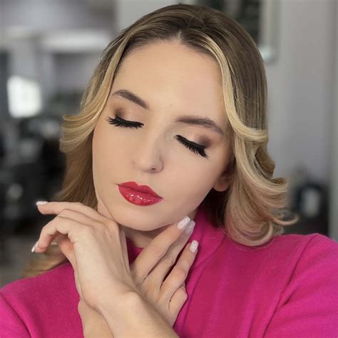 Professional Makeup Application | Saubhaya Makeup