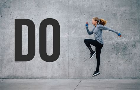 How do workshops customize elegant makeup techniques for unique facial features?